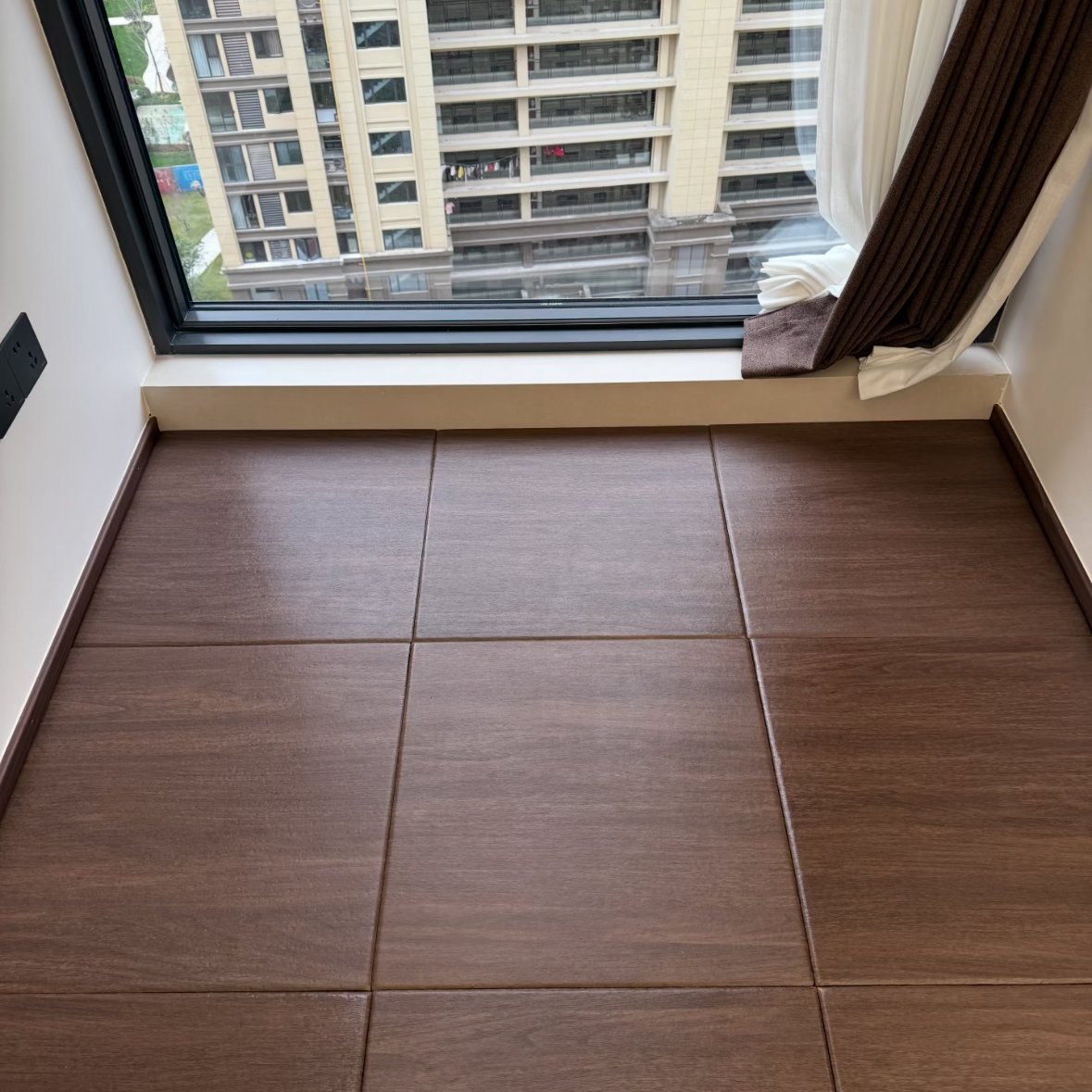Wood‑grain Rubber Flooring Tiles - Image 3